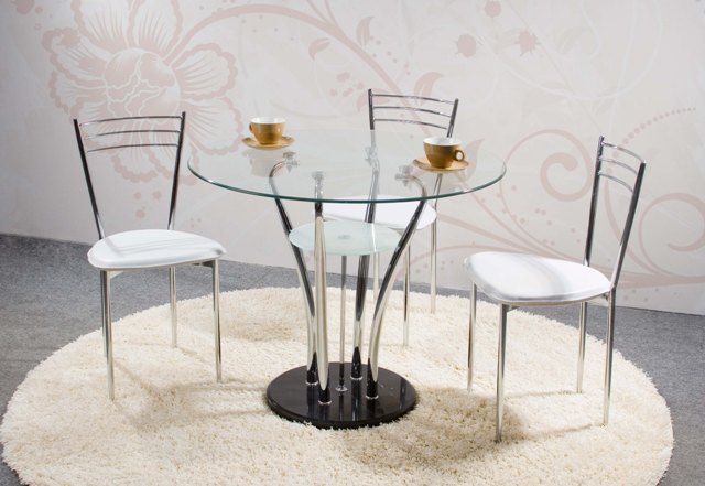 Скляні кухонні столи — як витонченість і якість в одному виробі