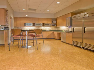 Пробкова підлога на кухні — фото приклади ефектного прикраси інтерєру