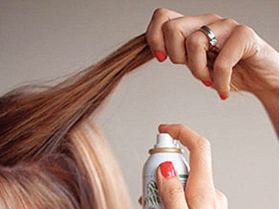 Як користуватися сухим шампунем для волосся