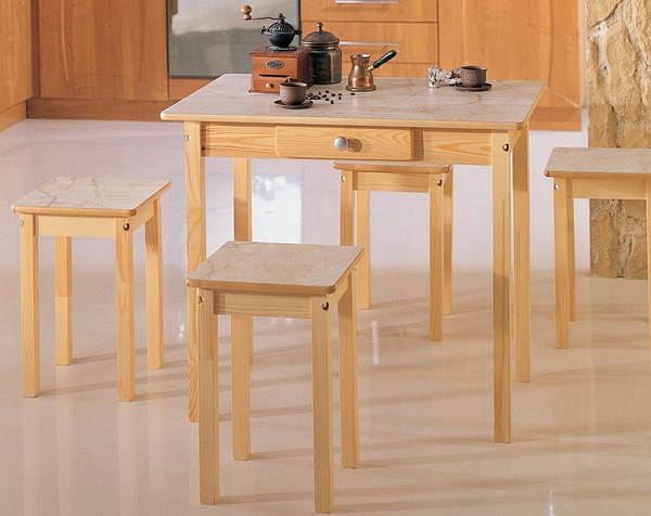 Компактний і функціональний варіант кухонного столу – тумба з висувними ящиками