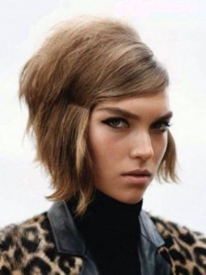 Жіночі креативні стрижки на середні волосся: фото підбірка