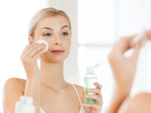 Як позбутися від лущення шкіри на обличчі в домашніх умовах