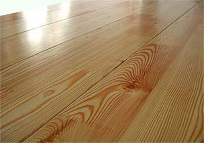 Чим пофарбувати деревяну підлогу: лаком або фарбою