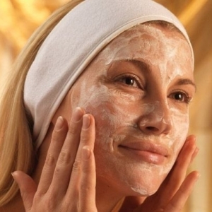 Як зволожувати правильно шкіру обличчя: швидкі способи
