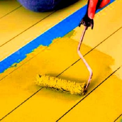 Чим пофарбувати деревяну підлогу: лаком або фарбою
