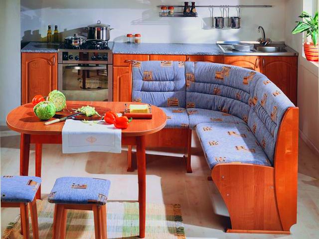 Кутовий диван для кухні – зручний і багатофункціональний рішення