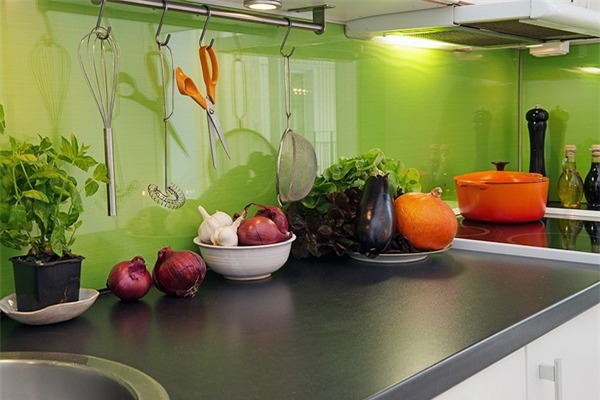 Кухонний фартух можна робити з різних матеріалів, головне – не помилитися з вибором