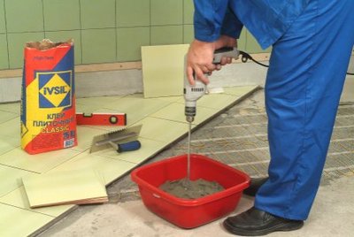 Інструкція з укладання плитки на деревяну підлогу