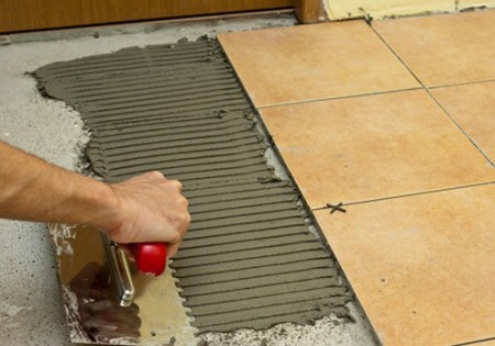 Плитковий клей для теплої підлоги — як вибрати і як нанести