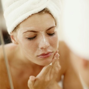 Як доглядати за сухою шкірою обличчя в домашніх умовах