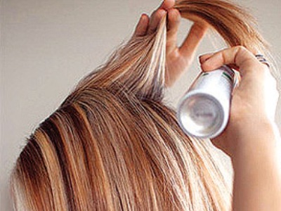 Як користуватися сухим шампунем для волосся