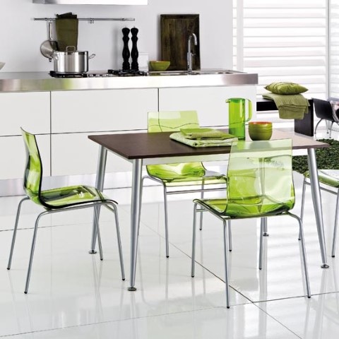 Металеві стільці для кухні – практична і економна краса