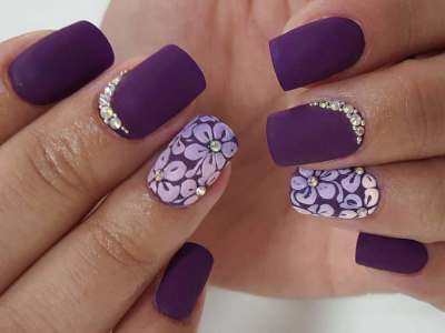 Фіолетовий манікюр на короткі нігті: фото цікавого нейл арту
