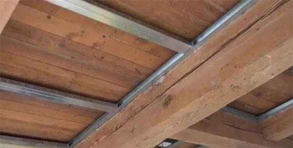 Як обшити стелю гіпсокартоном в деревяному будинку