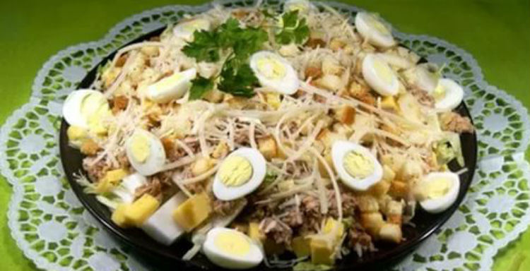 Салат з пекінською капустою і тунцем – прості і вишукані рецепти