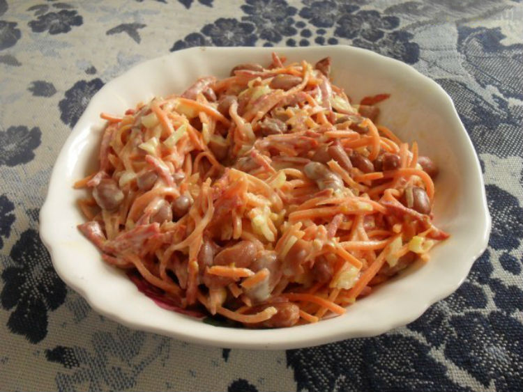 Корисний салат з морквою по корейськи і квасолею