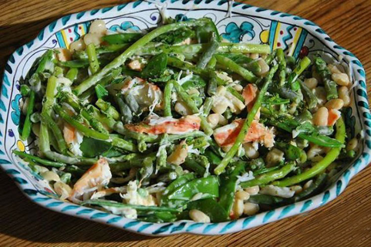 Рецепт салату з квасолею і крабовими паличками