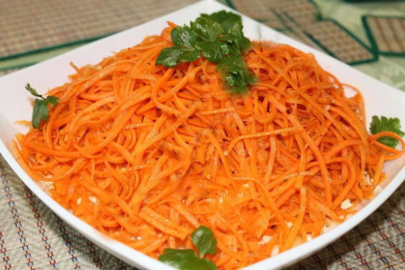 Рецепти салатів з корейською морквою і куркою