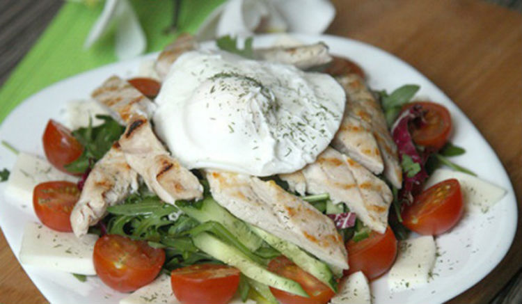 Смачний салат із стручкової квасолі: рецепт з яйцем