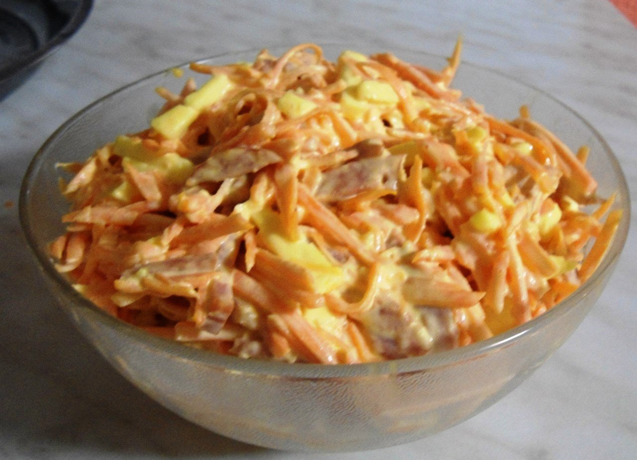Салат з корейською морквою і курячою печінкою