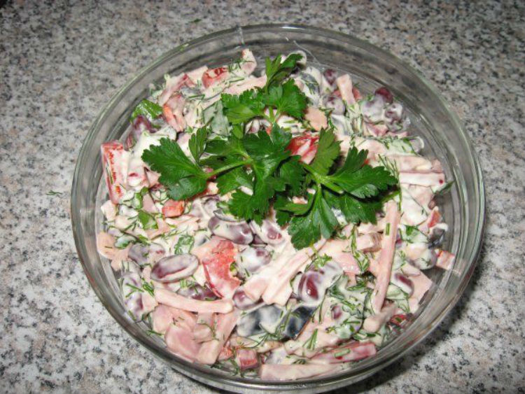 Салат з квасолею і шинкою рецепт для обіднього столу