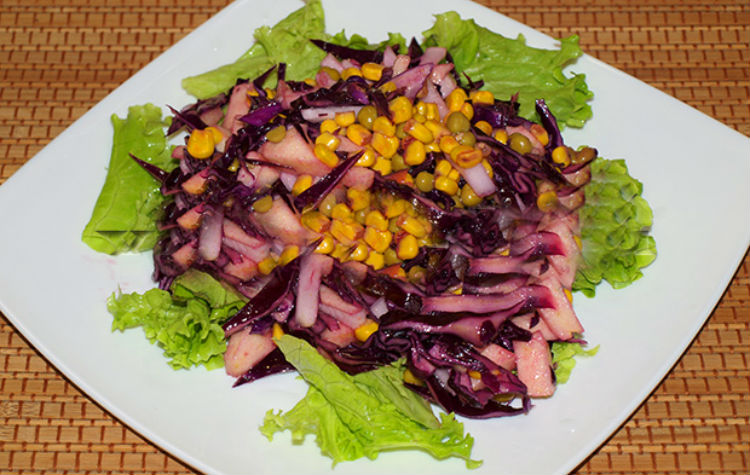 Кукурудза і червонокачанна капуста – рецепти приготування салатів