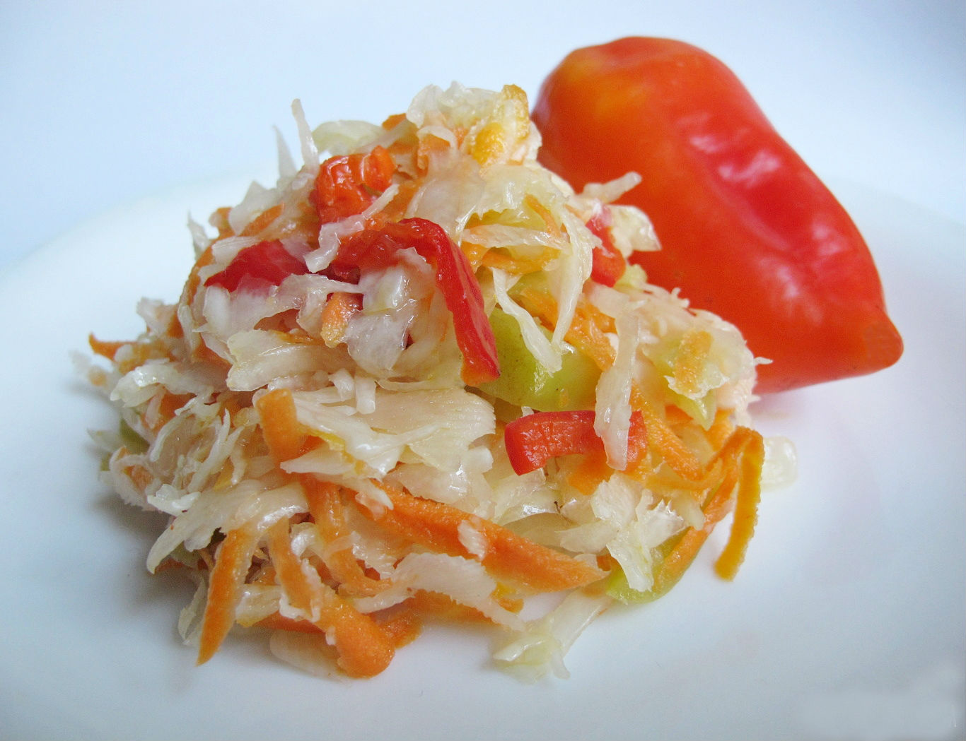Салат з капусти швидкого приготування: смачно і просто