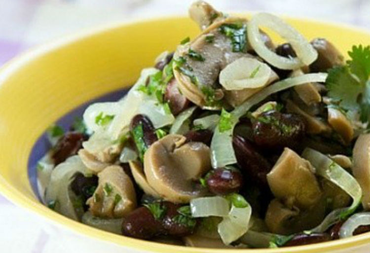 Рецепт салату з квасолею і грибами: найкраще для вашого столу