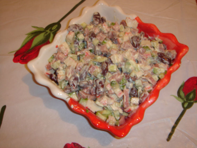 Салат з квасолею і шинкою рецепт для обіднього столу