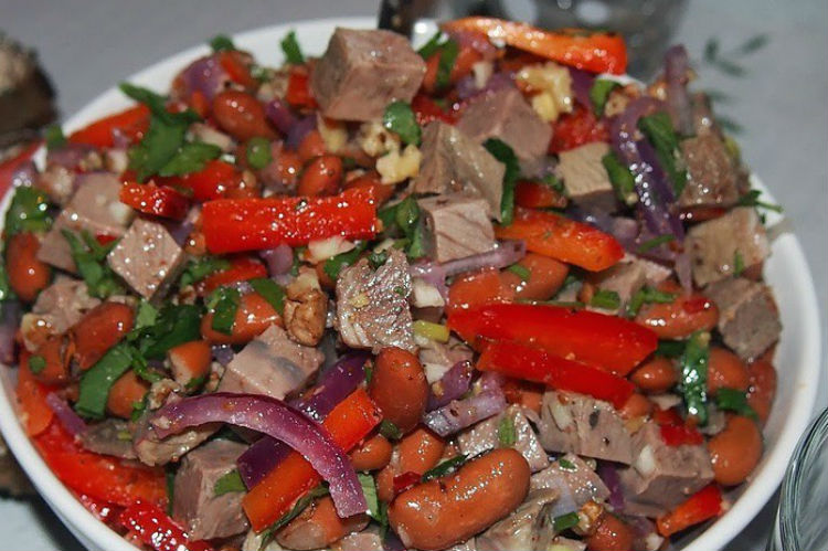 Надзвичайно смачні рецепти салатів з квасолі відвареної