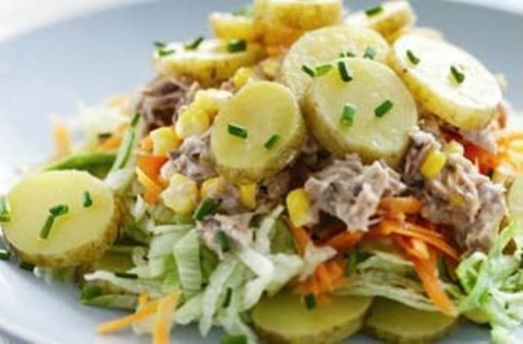 Салат з консервованим тунцем і картоплею