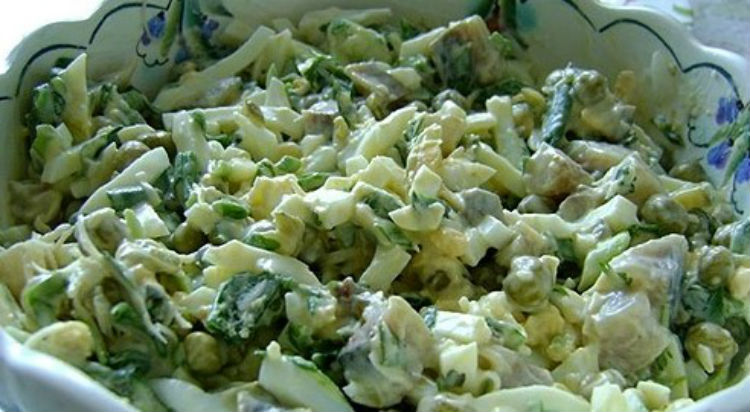 Салат з кальмарами з китайською капустою – кращі легкі салати