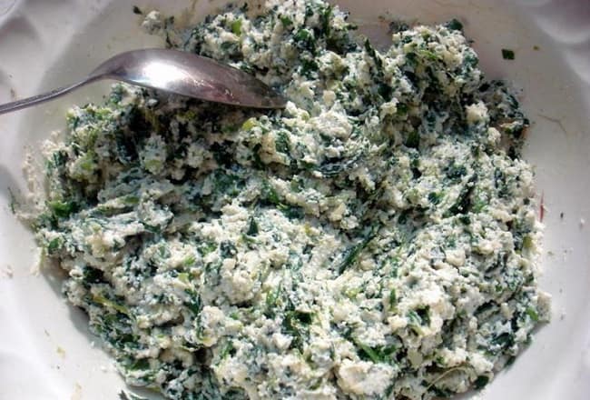 шпинат с творожным сыром. творог с кинзой. пирог со шпинатом и творогом. фриттата с кукурузой. шпинат с творогом.