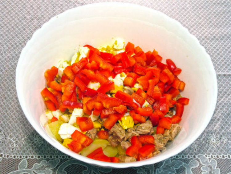 Салат з консервованим тунцем і картоплею