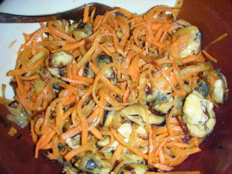 Салати з корейською морквою і крабовими паличками