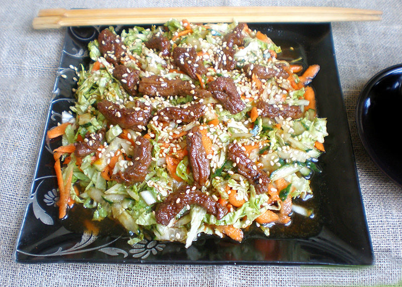 Рецепт салату зі свіжої капусти з огірком і морквою