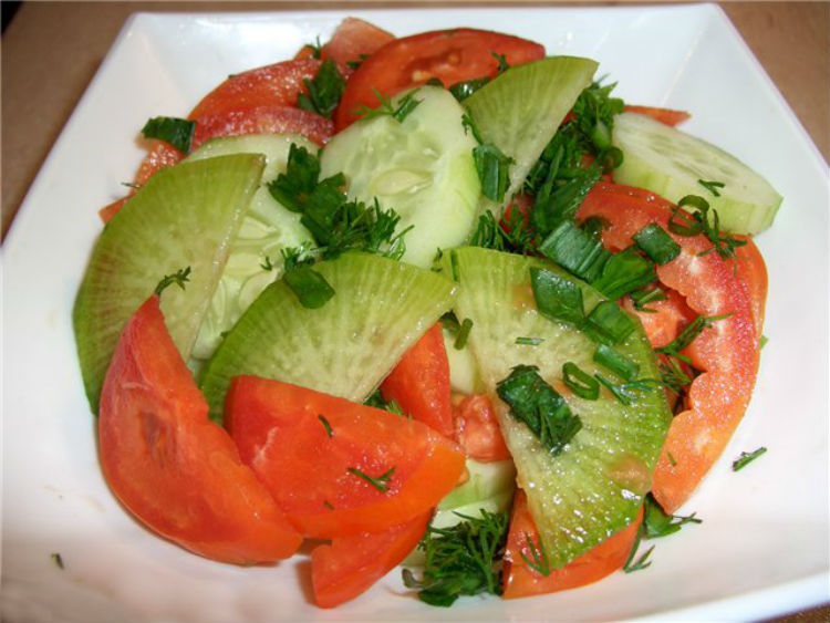 Салат з редькою і огірком: свіжість з пікантним відтінком