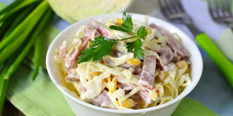 Салат з пекінської капусти і ковбаси – рецепти на кожен день