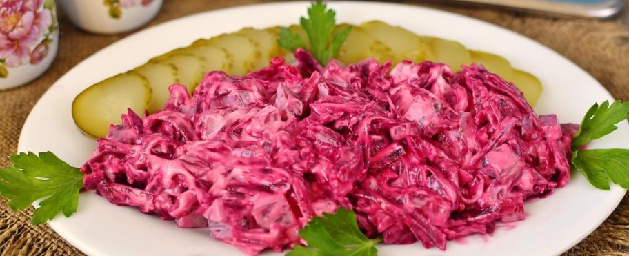 Салати з буряка: рецепти прості і смачні від кулінарів