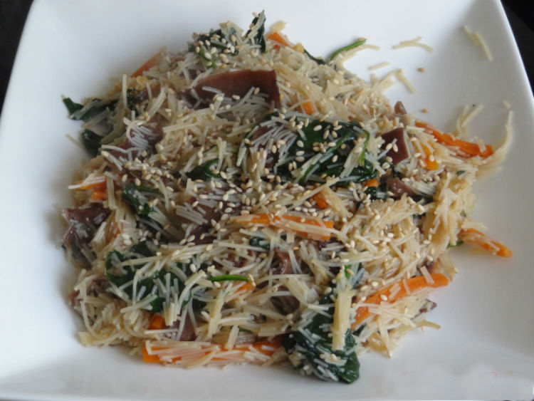 Як приготувати салат фунчоза по–корейськи смачно