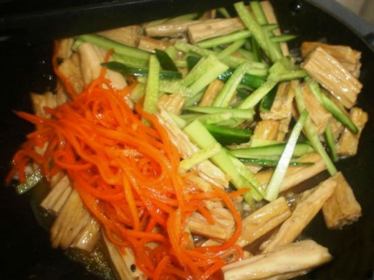 Салат по корейськи з спаржі – нове віяння в кулінарії