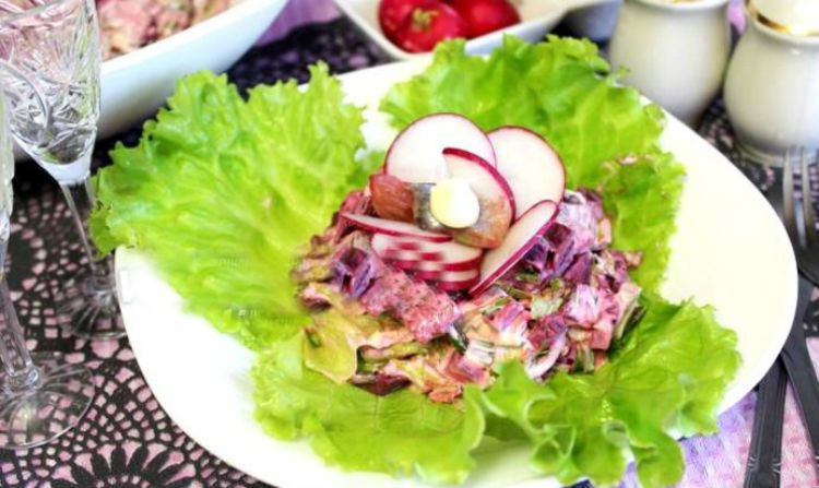 Салат з оселедцем і буряком – рецепти смачних страв