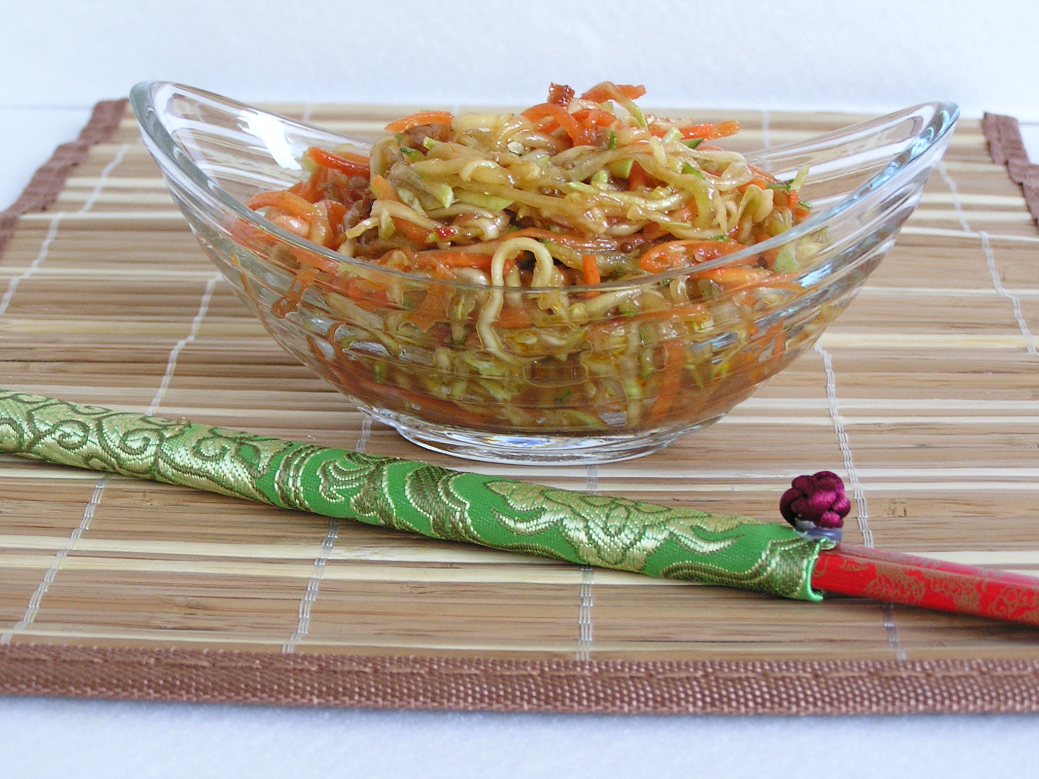 Салат по корейськи з кабачків і морквини: корисно і смачно