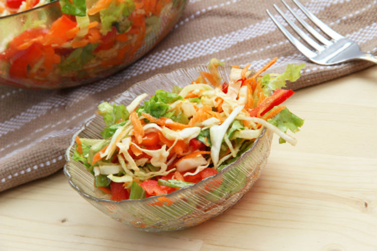 Дієтичний салат з капусти білоголової: схуднути з користю