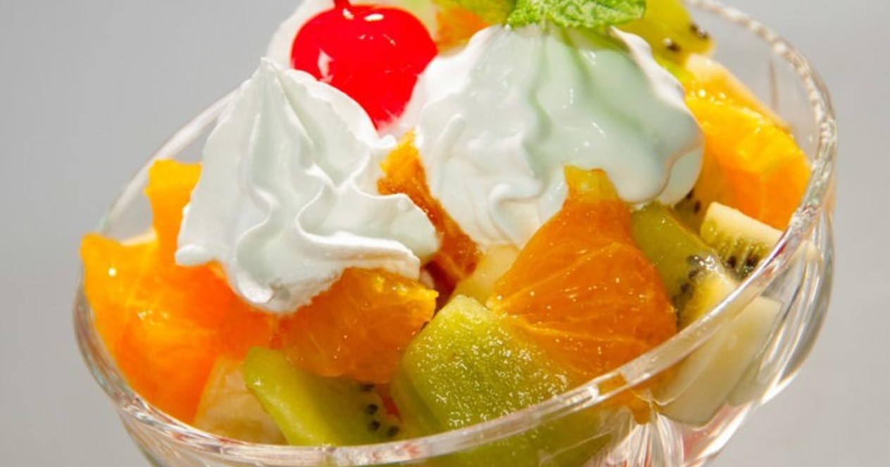 Охолоджуючий рецепт фруктового салату з морозивом