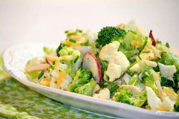 Салати з брокколі та цвітної капусти – користь і смак
