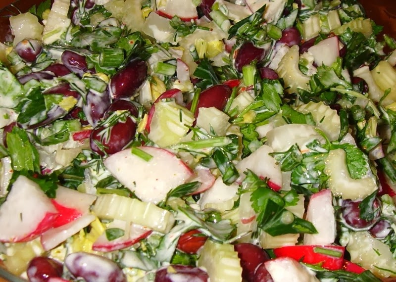 Корисний салат з консервованої квасолі пісний