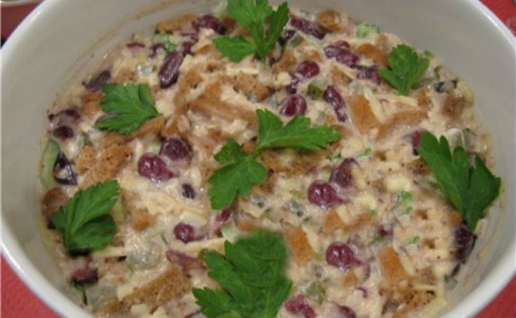 Як приготувати салат з квасолі і сухариків — оригінальний рецепти