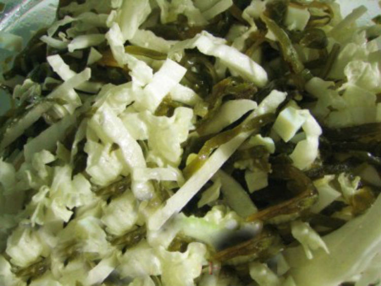 Як приготувати салат з сухої морської капусти