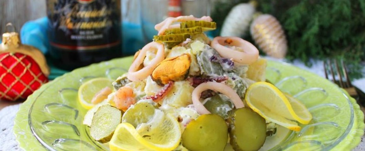 Салат з картоплі з морепродуктів – різноманітимо прості страви